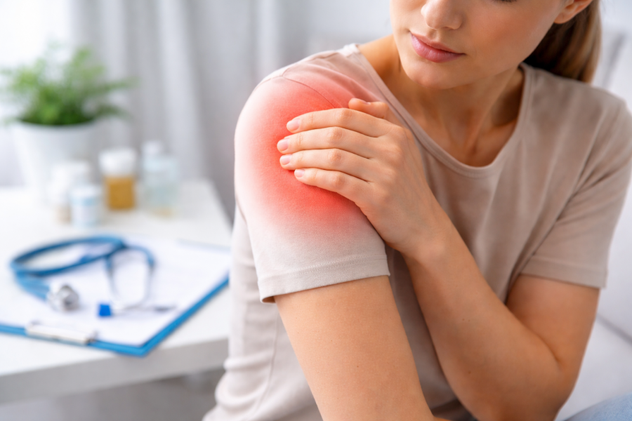 Durerea de umăr – cauze frecvente și când trebuie să mergi la medic